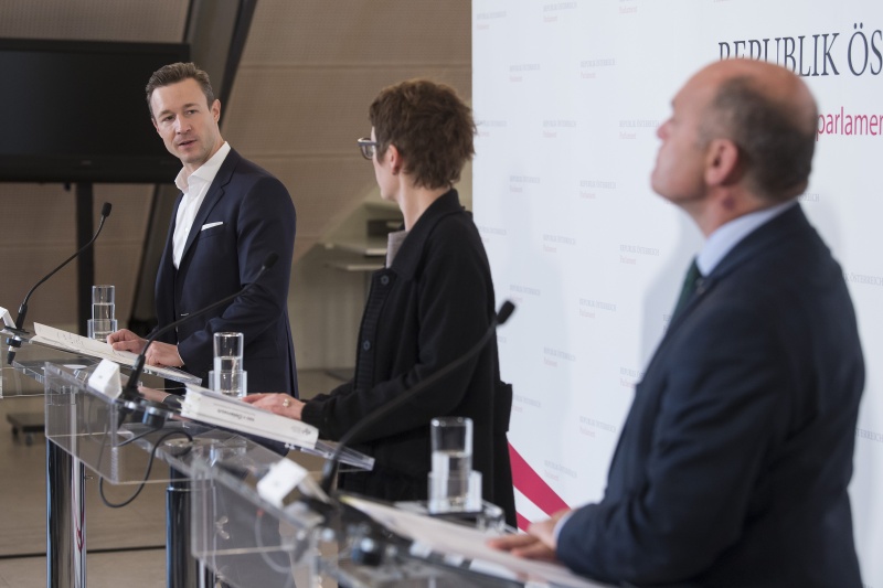 Am Rednerpult: Bundesminister für EU, Kunst, Kultur und Medien Gernot Blümel (V)