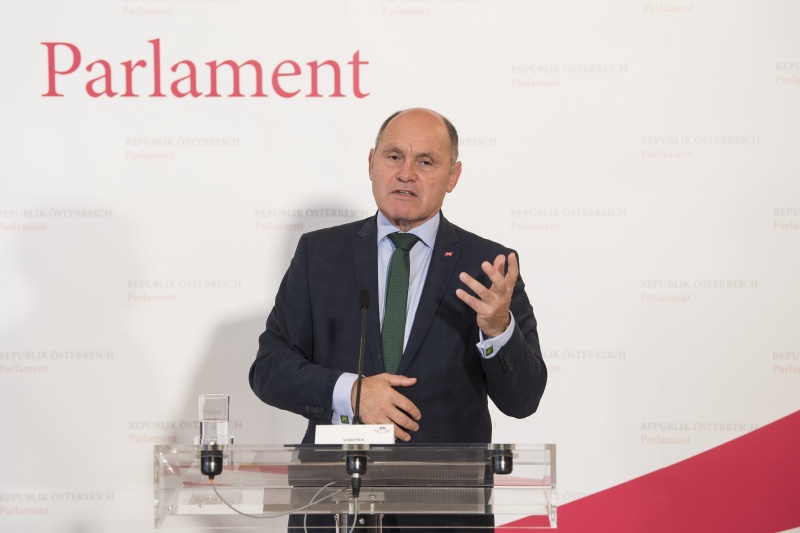 Am Rednerpult: Nationalratspräsident Wolfgang Sobotka (V)