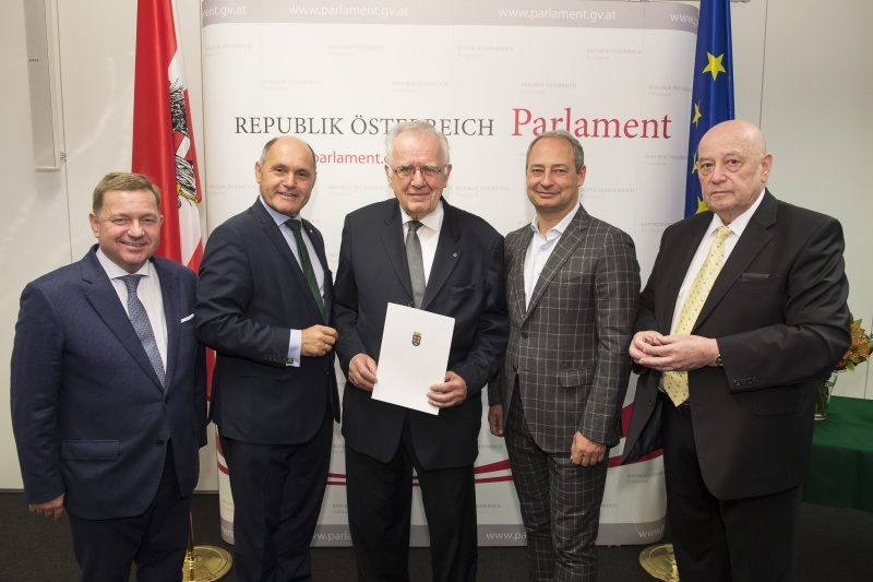 Von links: Nationalratsabgeordneter Werner Amon (V), Nationalratspräsident Wolfgang Sobotka (V), Ehemaliger Generalsekretärs des Europarates Walter Schwimmer, Nationalratsabgeordneter Andreas Schieder (S), Reg. Rat Anton Salesny