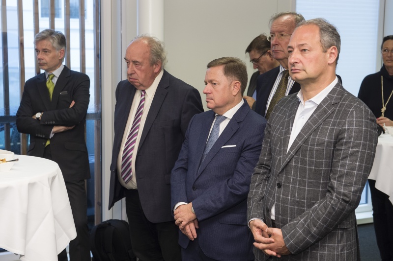 Von rechts: Nationalratsabgeordneter Andreas Schieder (S), Nationalratsabgeordneter Werner Amon (V), Fritz Neugebauer, Parlamentsdirektor Harald Dossi