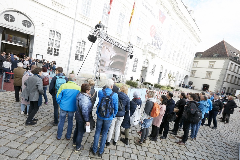 Blick Richtung der wartenden BesucherInnen