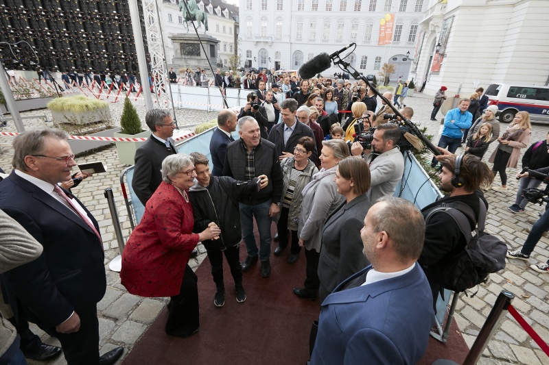 Begrüßung der ersten BesucherInnen
