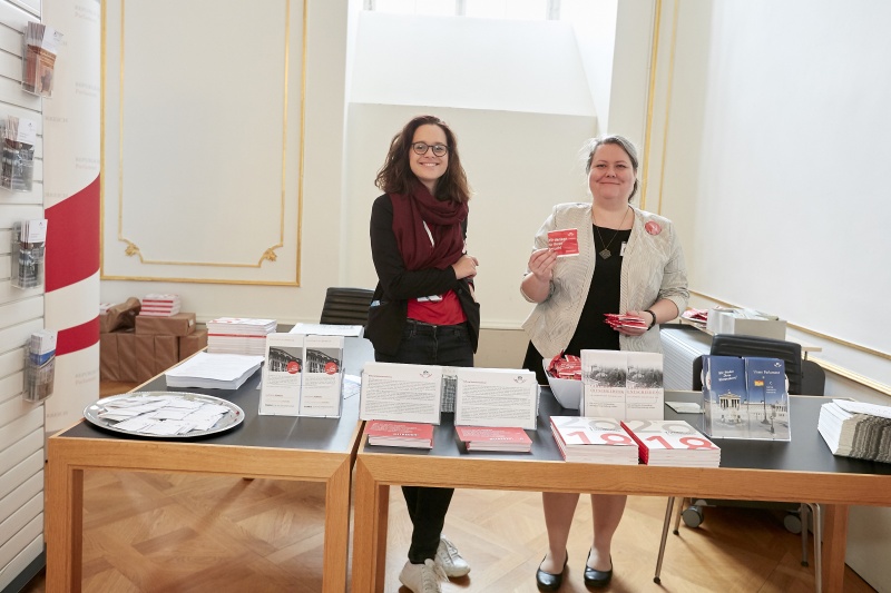Informationsstand im Gardesalon