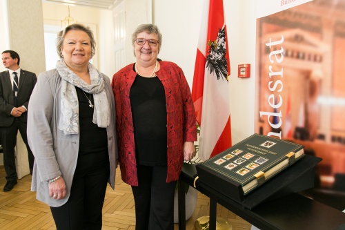 Driitte Nationalratspräsidentin Anneliese Kitzmüller (F) mit Bundesratspräsidentin Inge Posch-Gruska (S)