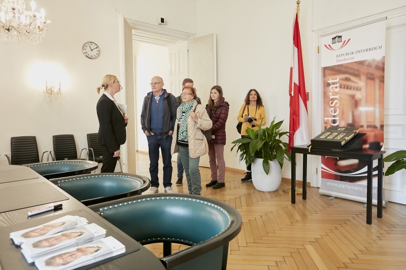 BesucherInnen in den Amtsräumen von Bundesratspräsidentin Inge Posch-Gruska (S)