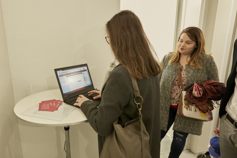 Informationsstand zum Thema Crowdsourcing