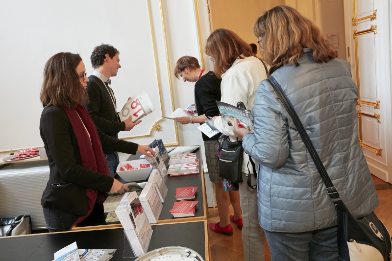 Informationsstand im Gardesalon
