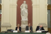 Am Podium von links: Ilona Graenitz, Nationalratsabgeordneter Andreas Schieder (S), MEP a.D. Lord Richard Balfe