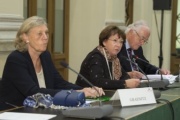 Am Podium von links: Gränitz, Nationalratsabgeordnete a. D. Elisabeth Hlavac (S), MEP a.D. Lord Richard Balfe