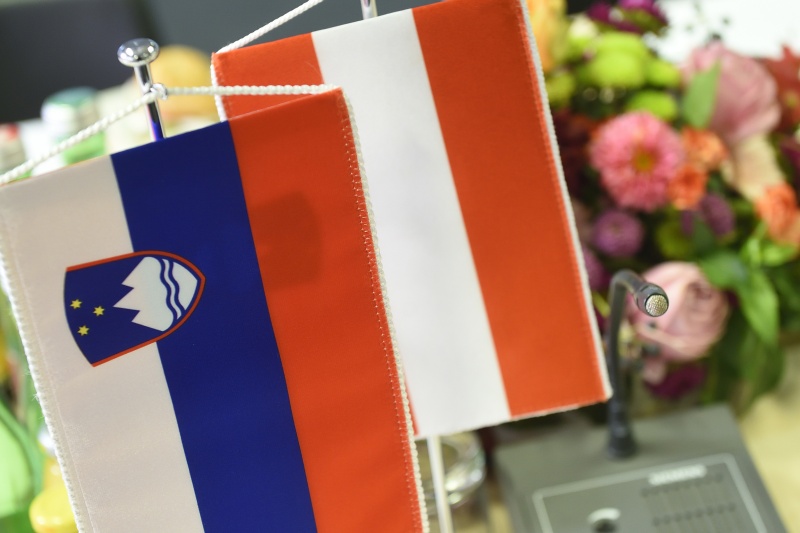 Tischfahnen Slowenien - Österreich