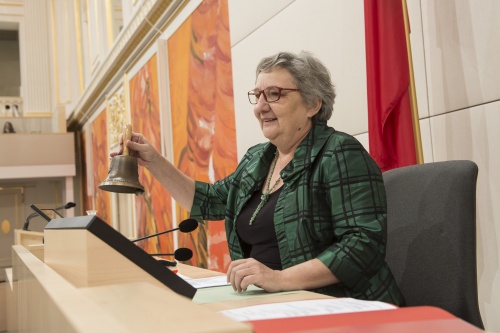 Bundesraspräsidentin Inge Posch-Gruska (S) eröffnet die Enquete