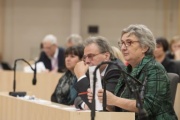 Von rechts: Bundesraspräsidentin Inge Posch-Gruska (S), Bundesratvizepräsident Ewald Lindinger (S), VeranstaltungsteilnehmerInnen