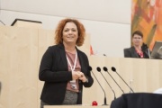 Am Rednerpult: Landtagsabgeordnete (Stmk) Cornelia Steiner