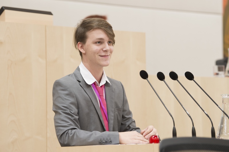 Am Rednerpult: Pascal Riegler