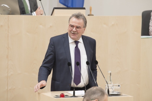 Am Rednerpult: Bundesratsvizepräsident Ewald Lindinger (S)