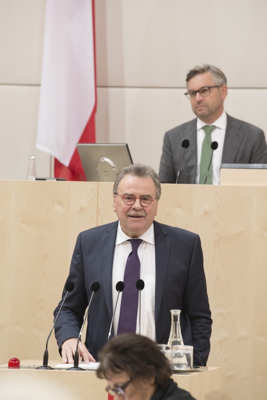 Am Rednerpult: Bundesratsvizepräsident Ewald Lindinger (S)