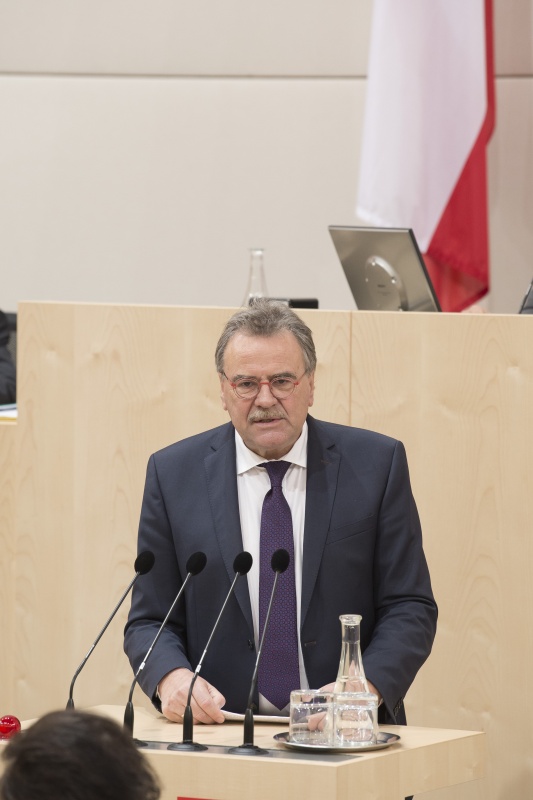 Am Rednerpult: Bundesratsvizepräsident Ewald Lindinger (S)