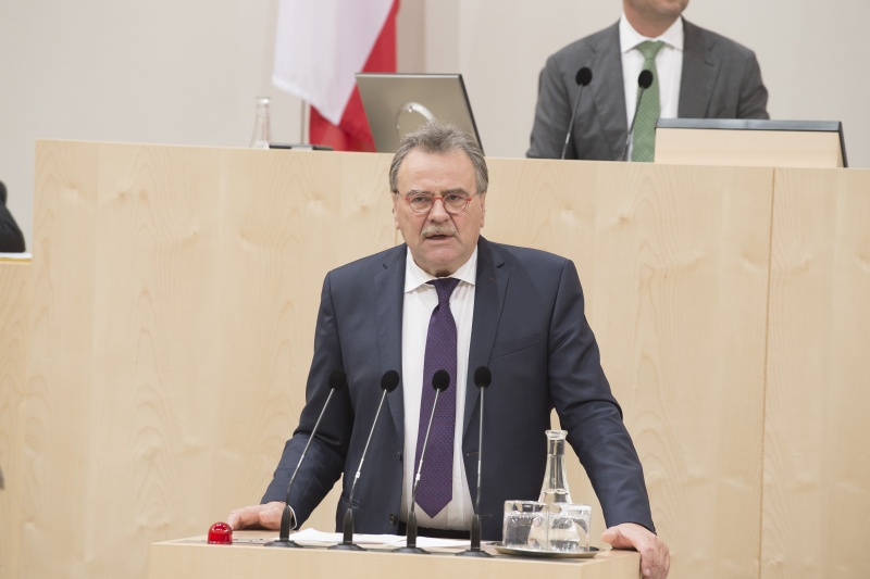 Am Rednerpult: Bundesratsvizepräsident Ewald Lindinger (S)