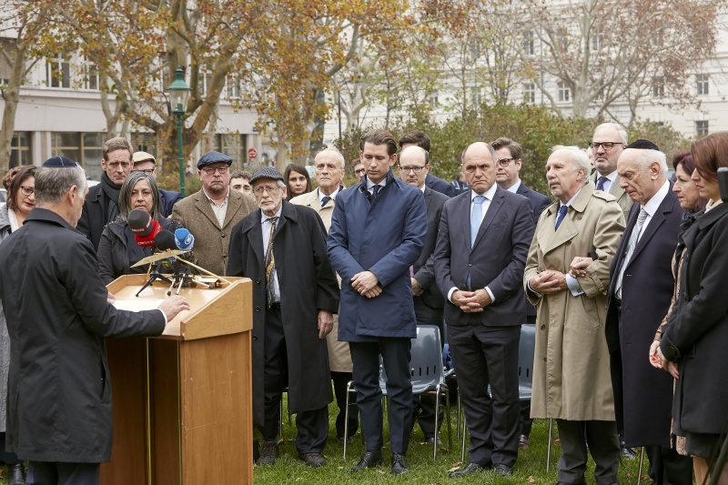 Totengebet durch Oberkantor Shmuel Barzilai