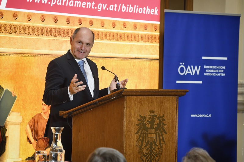 Begrüßung durch Nationalratspräsident Wolfgang Sobotka (V) am Rednerpult