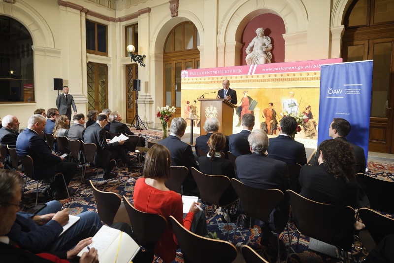 Begrüßung durch Nationalratspräsident Wolfgang Sobotka (V) am Rednerpult