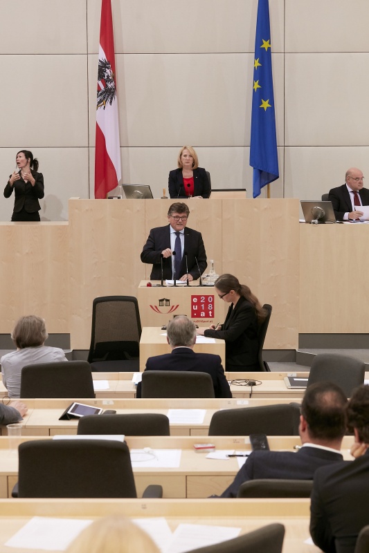 Nationalratsabgeordneter Rainer Leopold Wimmer (S) am Rednerpult. Am Präsidium Zweite Nationalratspräsidentin Doris Bures (S)