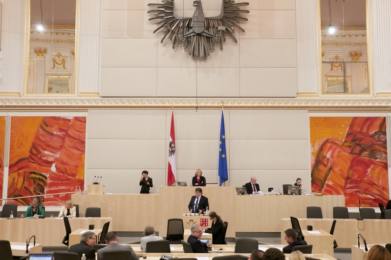 Nationalratsabgeordneter Rainer Leopold Wimmer (S) am Rednerpult. Am Präsidium Zweite Nationalratspräsidentin Doris Bures (S)
