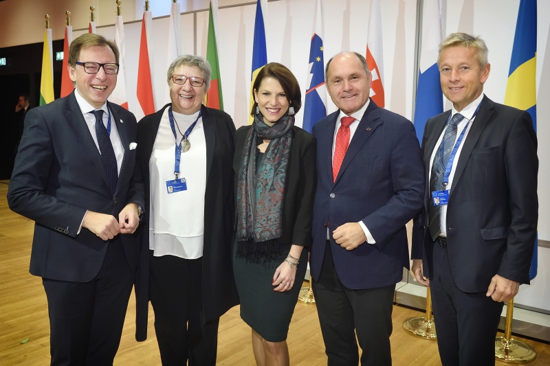 From left:  From left: Chair of the EU Committee of the Federal Council Christian Buchmann (V), President of the Federal Council Inge Posch-Gruska (S), State Secretary, Federal Ministry of the Interior Karoline Edtstadler (V), President of the National Council Wolfgang Sobotka (V), Chair of Permanent Subcommittee on EU Affairs of the National Council Reinhold Lopatka (V)