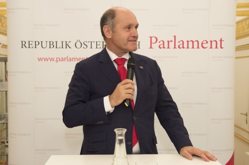 Am Rednerpult: Nationalratspräsident Wolfgang Sobotka (V)