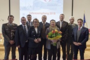 Gruppenfoto mit der Dritten Nationalratspräsidentin Anneliese Kitzmüller (F) und VeranstaltungsteilnehmerInnen