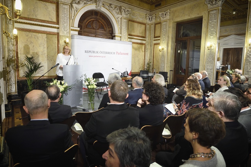 Begrüßung durch die Zweite Nationalratspräsidentin Doris Bures (S)