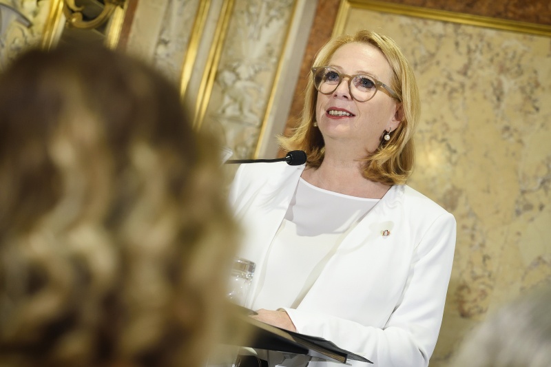 Begrüßung durch die Zweite Nationalratspräsidentin Doris Bures (S)