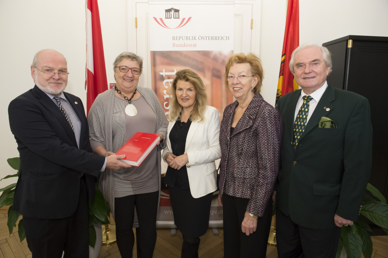 Von links: Univ.Prof. Dr. Hermann MÜCKLER, Bundesraspräsidentin Inge Posch-Gruska (S), Bundesratsvizedirektorin Dr. Alice Alsch-Harrant, Mag.a (FH) Marguerite MACHEK-VOS, Senator h.c. Walter J. GERBAUTZ