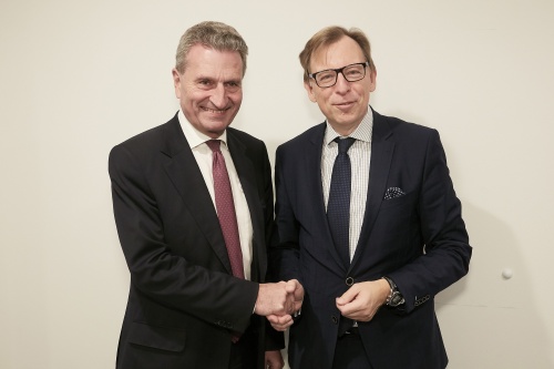 von rechts: Bundesrat Christian Buchmann (V),  EU-Kommissar für Haushalt und Personal Günther H. Oettinger