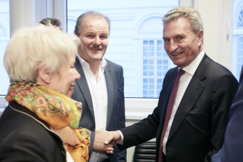 von links: Bundesrat Eduard Köck (V), EU-Kommissar für Haushalt und Personal Günther H. Oettinger