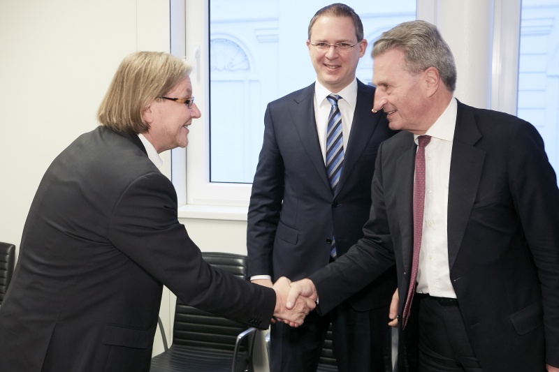 von links: Bundesrat Hubert Koller (S), EU-Kommissar für Haushalt und Personal Günther H. Oettinger