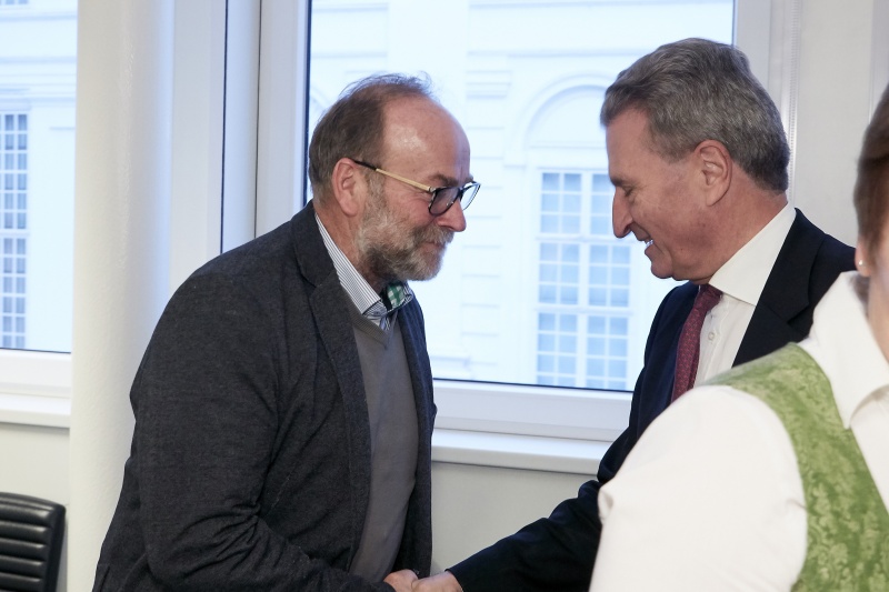 von links: Bundesrat Silvester Gferer (V), EU-Kommissar für Haushalt und Personal Günther H. Oettinger