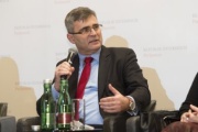Am Podium: Botschafter der Slowakischen Republik S. E. Dr. Peter Mišik
