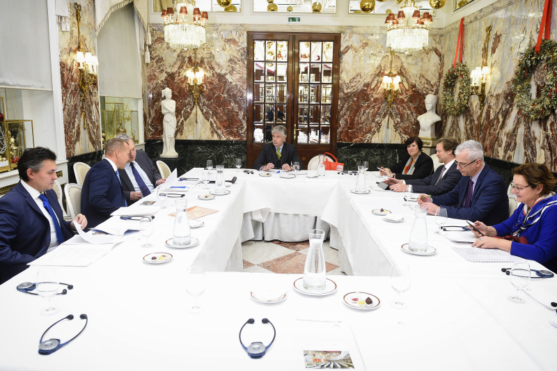 Briefing zum “Code of Conduct” durch Parlamentsdirektor Harald Dossi