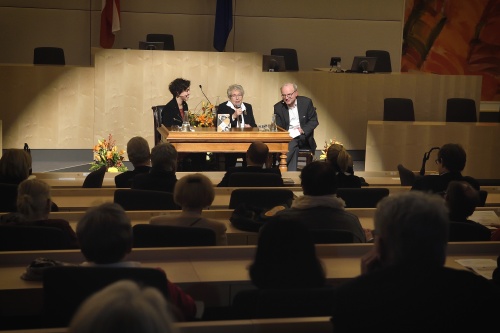 Von links: Autorin Anna Goldenberg, Zeitzeugin Helga Feldner-Busztin, Verlagsleiter Paul Zsolnay Verlag Herbert Ohrlinger
