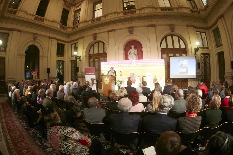 Begrüßung durch Bundesratspräsidentin Inge Posch-Gruska (S). Blick Richtung VeranstaltungsteilnehmerInnen