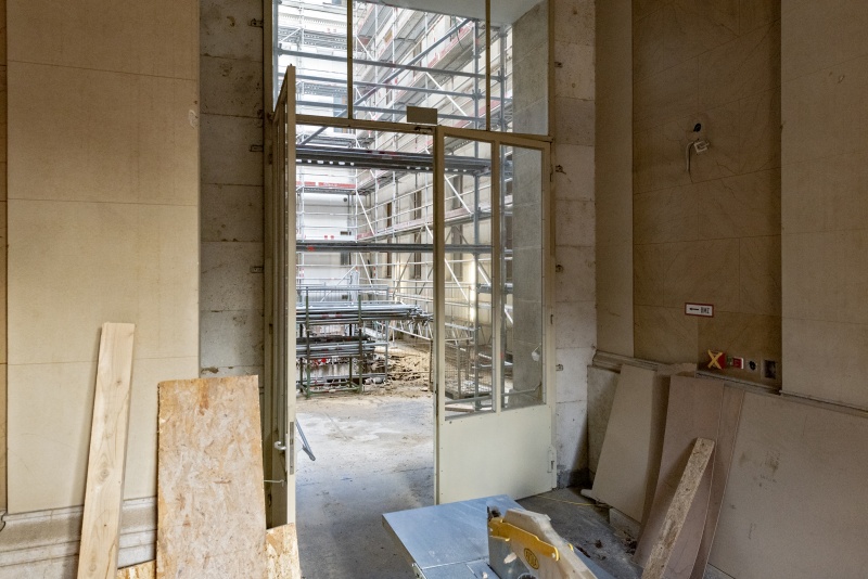 Baugrube in einem der Wirtschaftshöfe