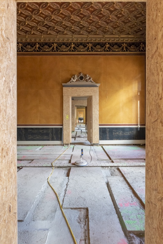 Türenflucht an der Ringstraße