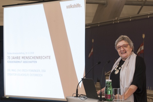 Am Rednerpult: Bundesraspräsidentin Inge Posch-Gruska (S )