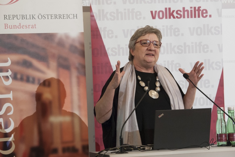 Am Rednerpult: Bundesraspräsidentin Inge Posch-Gruska (S )