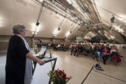 Am Rednerpult: Bundesraspräsidentin Inge Posch-Gruska (S) mit Blick Richtung VeranstaltungsteilnehmerInnen