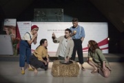 SchauspielerInnen des Volkstheaters spielen Ausschnitte aus dem Theaterstück "Die Rote Zora"