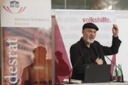 Am Rednerpult: Volkshilfe Bundesgeschäftsführer Erich Fenninger