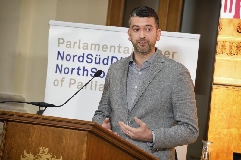 Präsentation des Berichts: Senior Policy Analyst UNESCO Paris Bilal Barakat