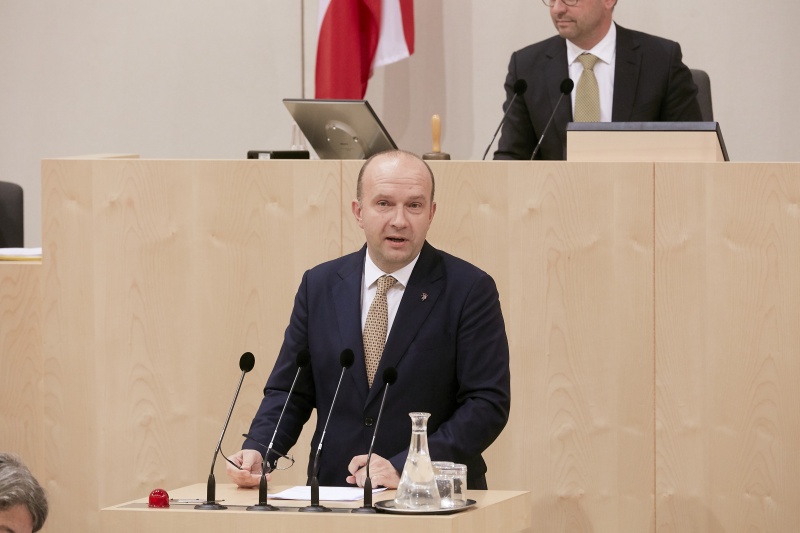 Bundesrat Bruno Aschenbrenner (V) am Rednerpult